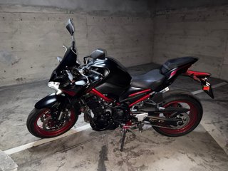 Kawasaki Z900 A2 Negra y Roja
