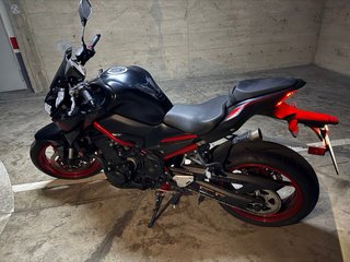 Kawasaki Z900 A2 Negra y Roja
