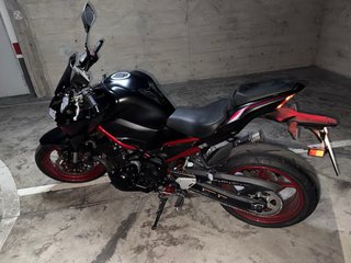 Kawasaki Z900 A2 Negra y Roja