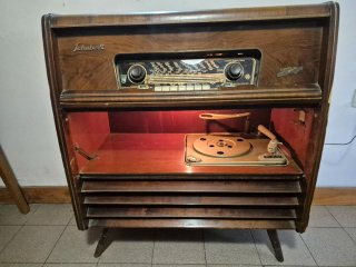 MuebleRadio Tocadiscos Telefunken Schubert de 1956