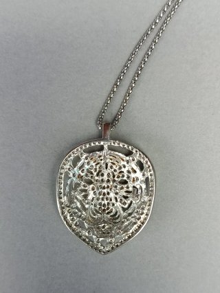 Colgante de Plata con Diseño de León