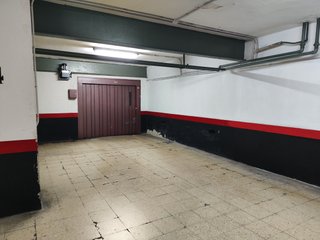 Garaje grande para coche y moto en el Centro