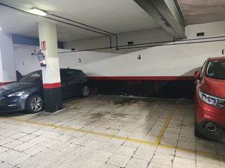 Garaje grande para coche y moto en el Centro