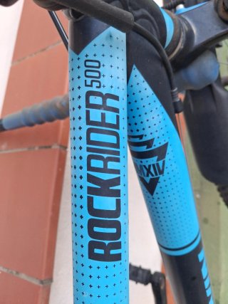 Bicicleta de montaña azul y negra Rockrider B TWIN
