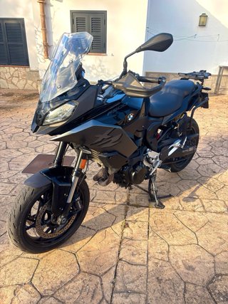 BMW F900XR Triple Black