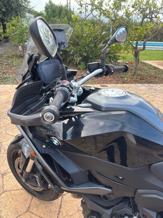 BMW F900XR Triple Black