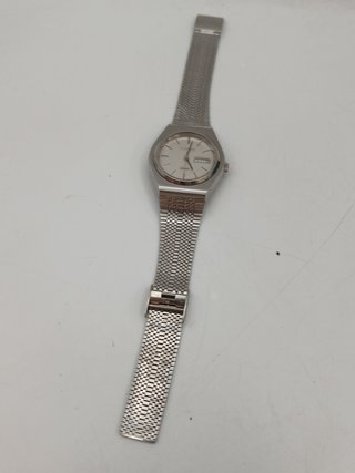 No funciona. Reloj Duward Plata y Blanco
