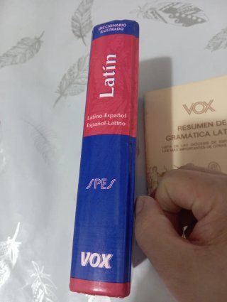 Diccionario latino español y español latino vox
