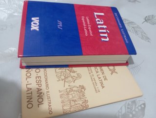 Diccionario latino español y español latino vox