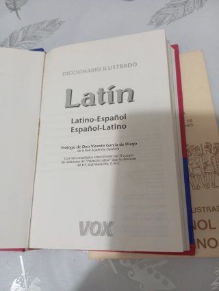 Diccionario latino español y español latino vox