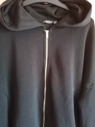 Sudadera negra con cremallera