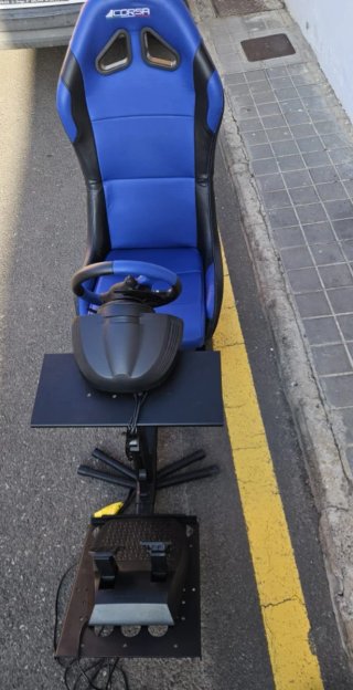 Playseat + volante e pedali da simulazione
