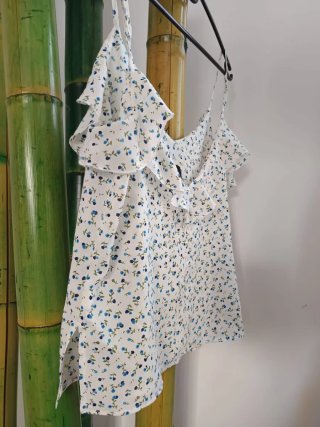 Blusa tirantes floral azul y blanco LOB M S verano