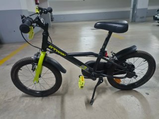 Bicicleta infantil Btwin negra y verde