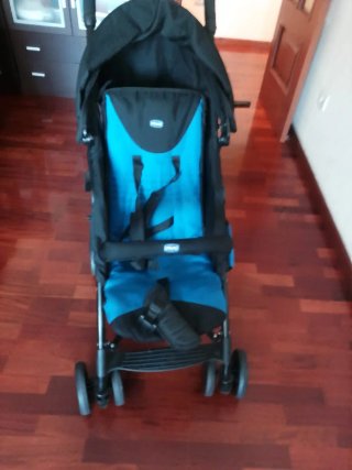 Silla de paseo Chicco azul y negra