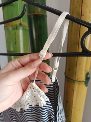 Top tirantes rayas azul marino M encaje blanco