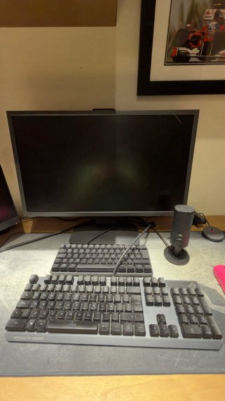 BenQ zowie Xl2546 240hz  Msi Optix MPG27CQ 144hz