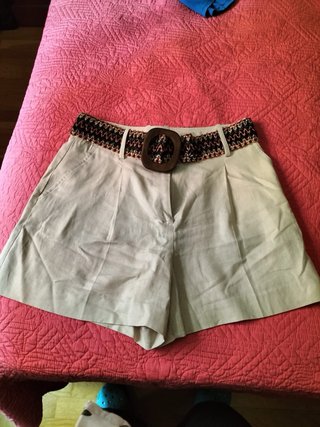Bermuda beige Zara Talla M con cinturón