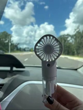 Mini ventilador portátil con pulverizador