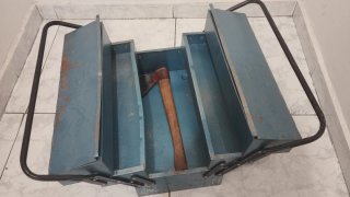 Caja de herramientas metálica antigua