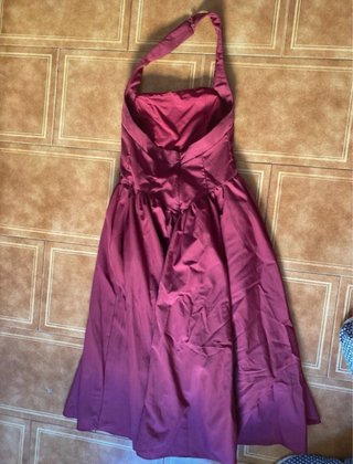 Vestido rojo de fiesta halter Tiene un desperfecto