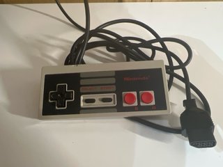 Nintendo NES Española + 2 mandos y cables