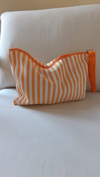 Neceser de rayas blancas y naranja