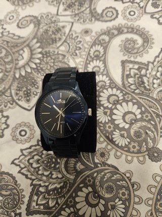 Reloj Lotus Negro y Dorado
