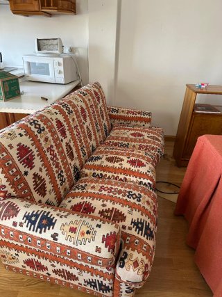 Sofá de tela con estampado étnico