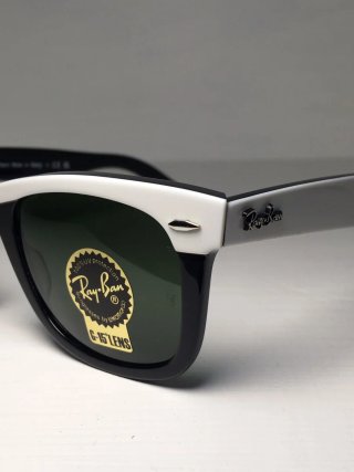 Occhiali da sole Ray-Ban Wayfarer bianchi e neri