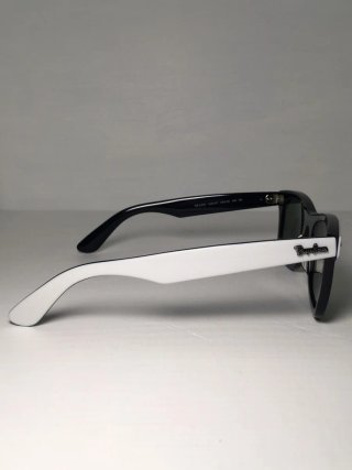 Occhiali da sole Ray-Ban Wayfarer bianchi e neri
