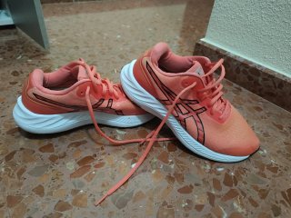 Deportivas Naranja y Blancas