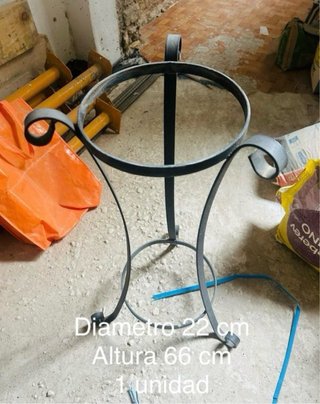 Soporte para macetas de metal negro