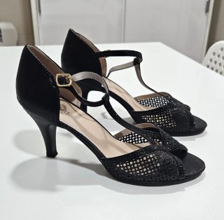 Zapatos de tacón negros con brillos