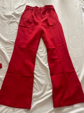 Traje de chaqueta y pantalón rojo