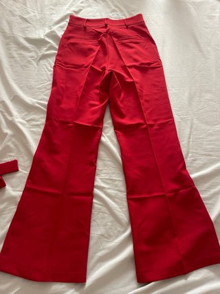 Traje de chaqueta y pantalón rojo