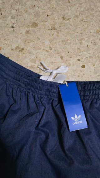 Pantalón corto Adidas baggy fit azul
