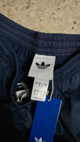 Pantalón corto Adidas baggy fit azul