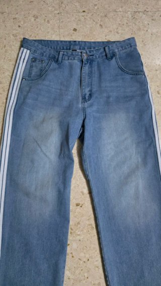 Vaqueros Adidas Talla L con Raya Lateral
