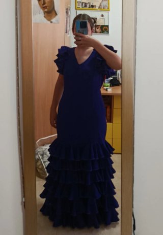 Traje de flamenca morado y complementos