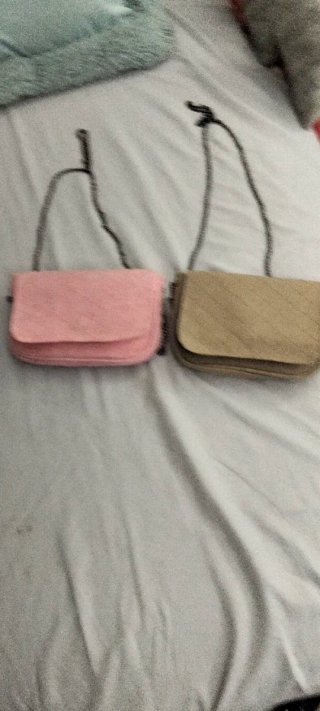 2 bolsos de cartera con cadena y por 5€ los 2