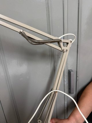 Lámpara de escritorio articulada beige