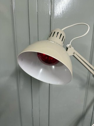 Lámpara de escritorio articulada beige