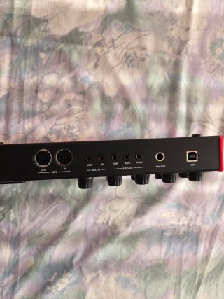 AKAI MPK mini plus + Pack instrumentos virtuales