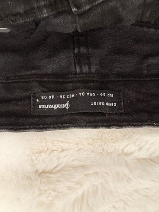Falda vaquera negra Stradivarius