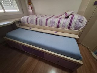Habitación juvenil: Cama nido, escritorio