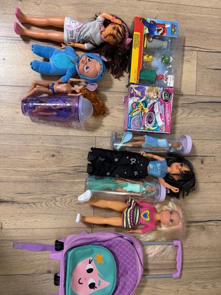 Lote de muñecas y accesorios