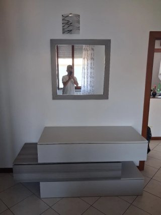 Cassettiera con specchio