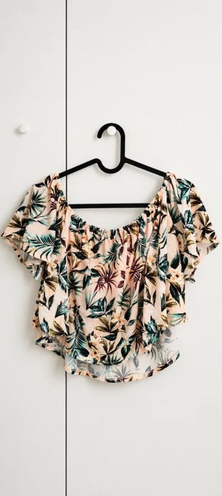 Blusa floral cuello barco manga corta