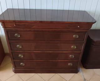 Cómoda de madera con 4 cajones